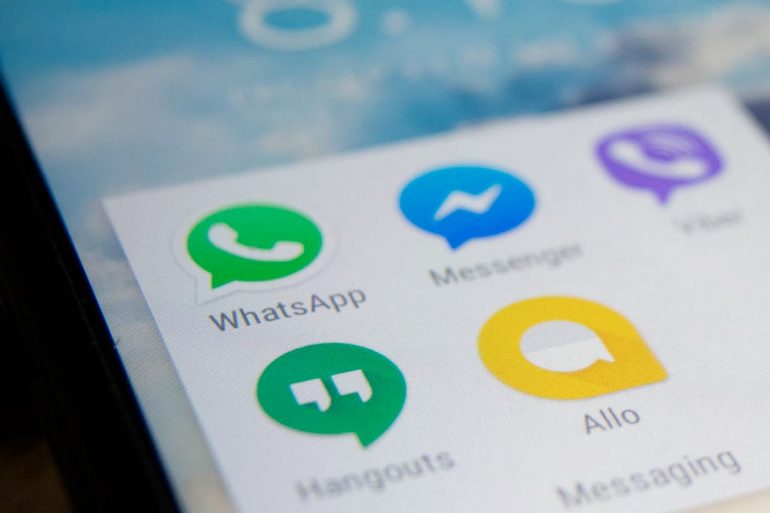 WhatsApp activa el modo oscuro